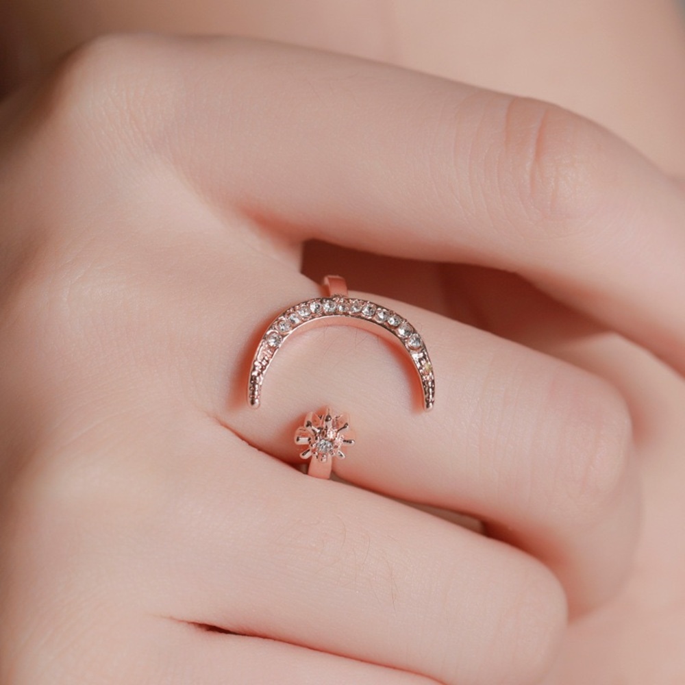NWT🎉 Crescent Simple Opening Ring - Picture 7 of 7